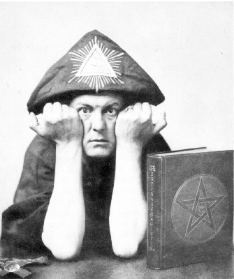 Aleister_Crowley_4.png